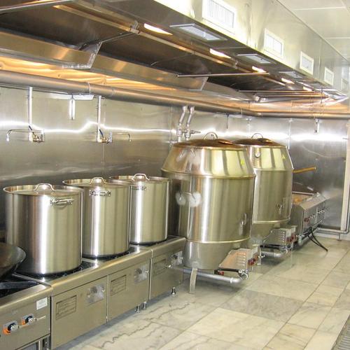 不锈钢厨具工程 从工厂到酒店，定制设计引领商用厨房设备新风尚