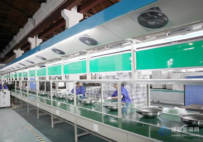 开心厨具 揭秘“工人”24小时运转的智能工厂